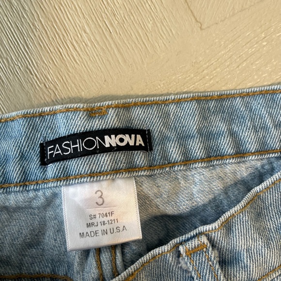 FASHION NOVA distressed capri’s - Picture 4 of 4